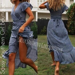 🆕⭐New Blue Ditsy Floral Wrap Midi Dress